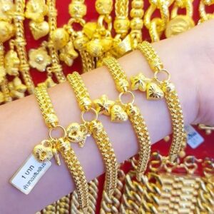 23K Gold Heart Key Bracelet (1 Baht / 15.2g) showing the delicate heart and key links and high 96.5% purity.