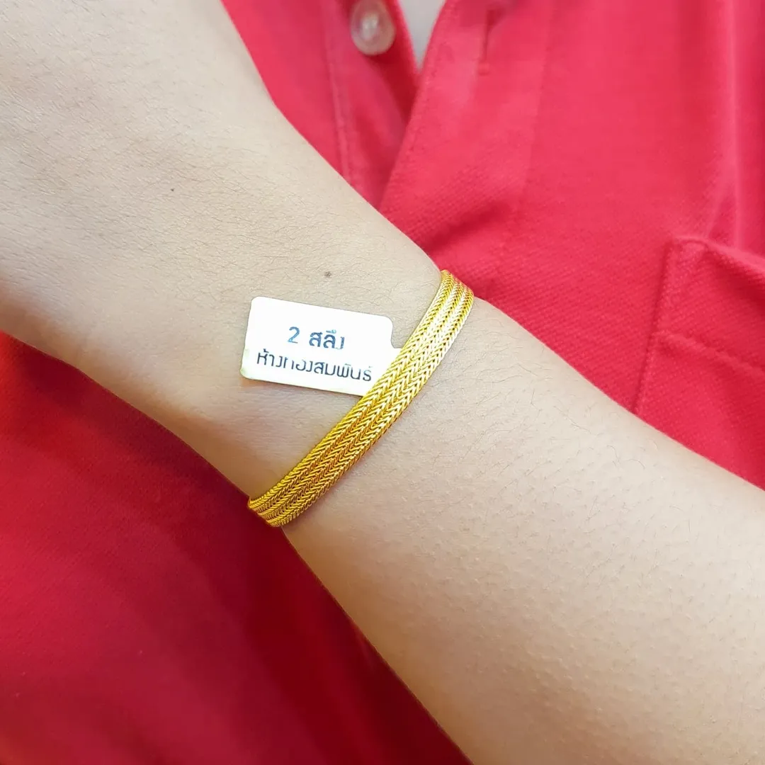 Solid 23K Gold Bracelet 7.6g with rectangular pattern.