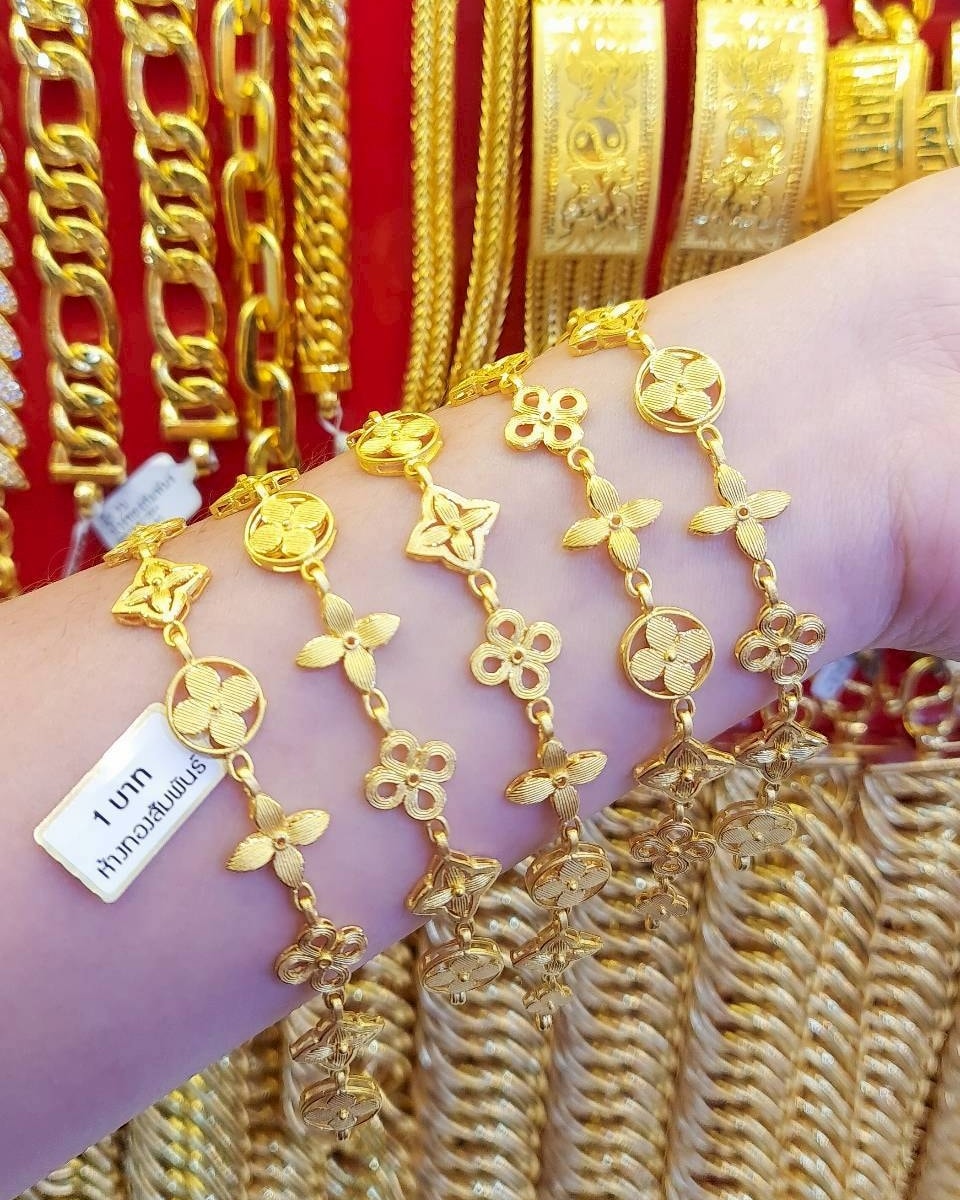 Solid 23K Gold Bracelet 15.2g (1 Baht) with floral patterns.