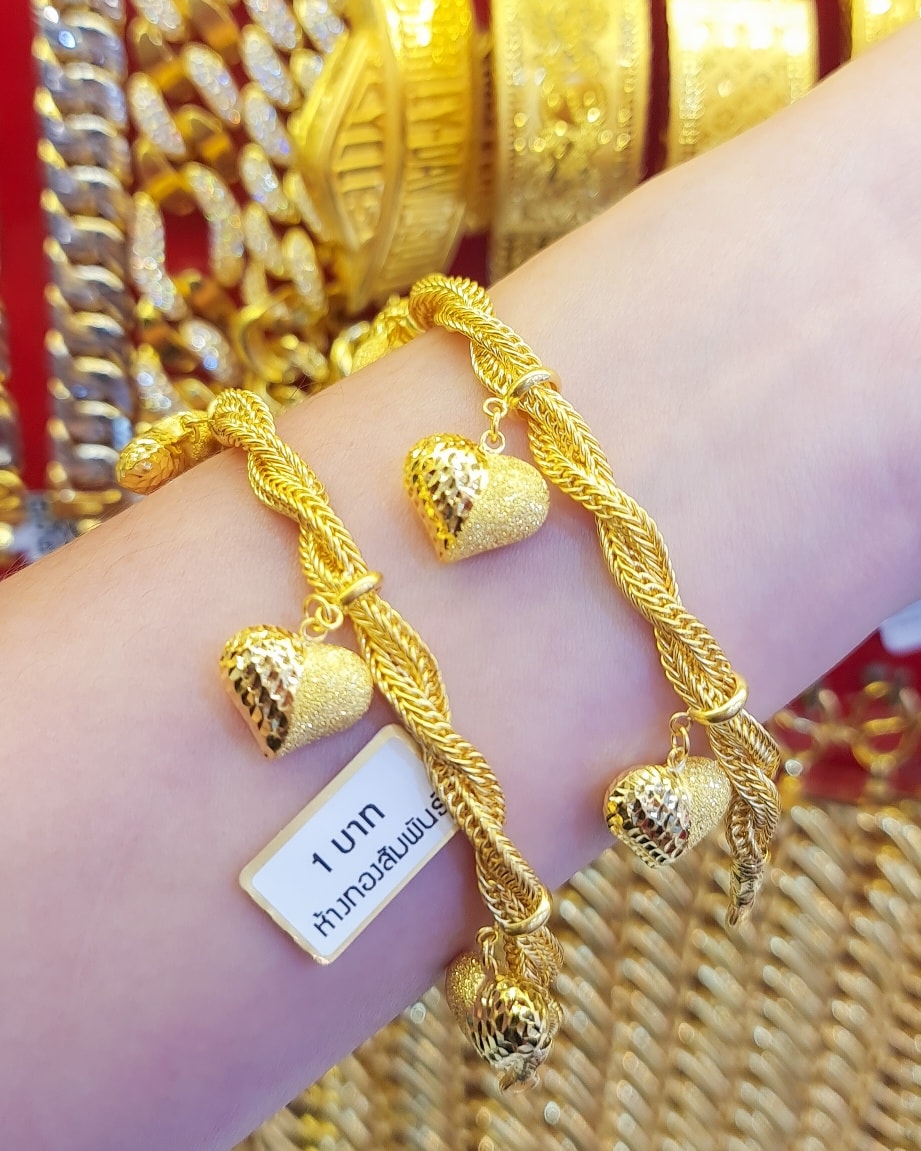 Solid 23K Gold Bracelet 15.2g with heart charms.